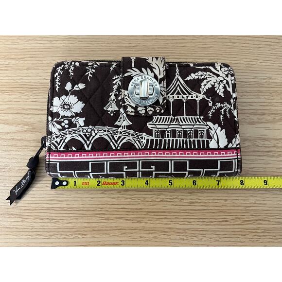 Vera Bradley Imperial Toile Quilted Zip Around Turn Lock Wallet/Cards 8 X 5 -EUC - Picture 15 of 16